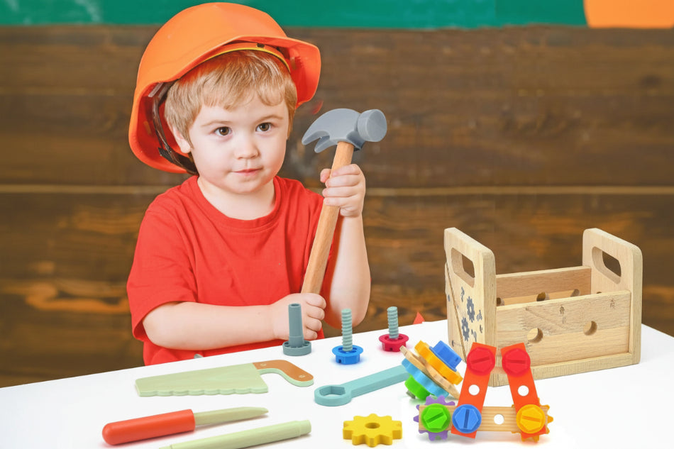 jeux construction créatibois garçon travaille